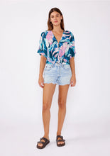 Load image into Gallery viewer, 5193-Short Sleeve V-Neck Tropical Leaf Knot Top
