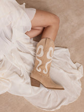 Load image into Gallery viewer, 6584- The Bowie | Almond Western Fall Boot with Cream Inlay
