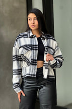 Load image into Gallery viewer, 4606-Drop Shoulder Cropped Plaid Shacket -BK/WT
