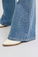 Load image into Gallery viewer, 4807- JUDY BLUE HW Western Embroidery Detail Flare
