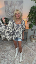 Load and play video in Gallery viewer, 5179-Square Neck Hanky Hem Kimono Sleeve Top-BLK/WT

