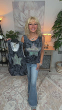 Load and play video in Gallery viewer, 5202-SLEEVELESS TOP WITH STAR
