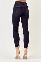 Load image into Gallery viewer, 1254-MID RISE RAW HEM SKINNY -BLACK
